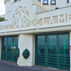 enseigne-musee-de-la-mer-pub-factory